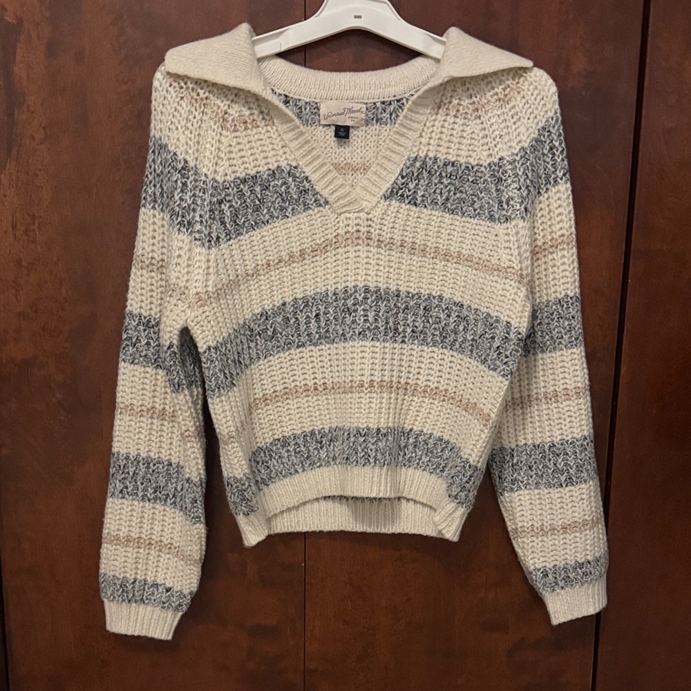 Universal Thread V-Neck Sweater - Cream and Gray
